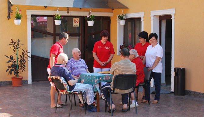 DESPRE BATRANII ROMANIEI