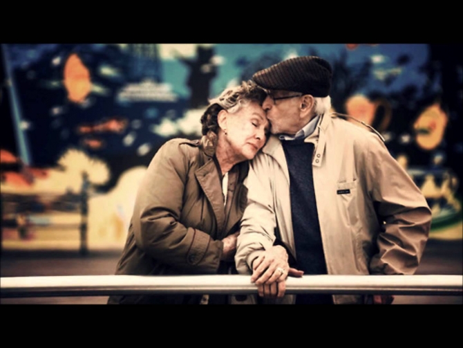 Camin de batrani la Soimi, locul unde zambetele au mereu cate o poveste cu... bunici si happy-end