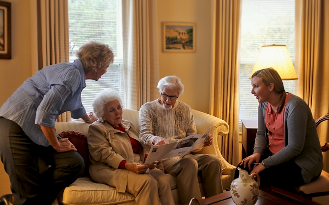Te preocupa starea parintilor varstnici? Cum faci ca mama ta sa nu se neglijeze?