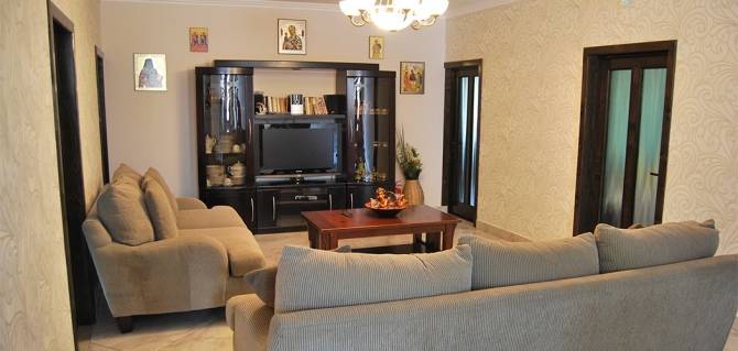 AZILE DE BATRANI - despre dependenta si independenta rezidentilor