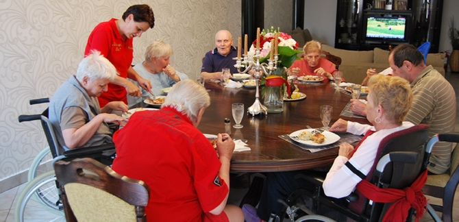 Alimentatia din case de batrani private