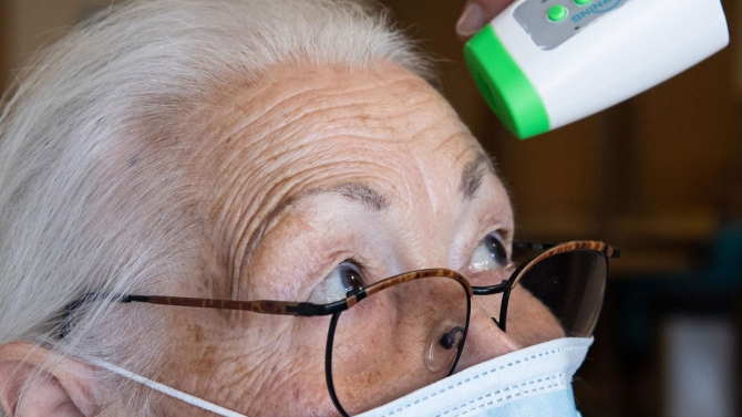 Cum se pot sustine mecanismele imunitare ale varstnicilor in sezonul cald?