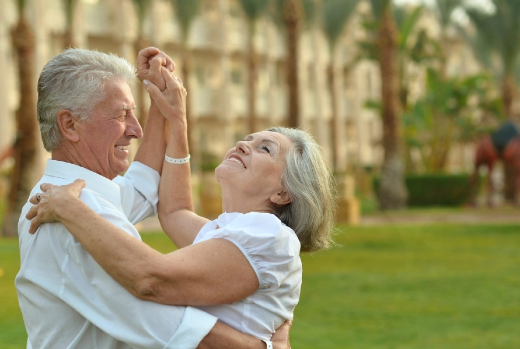 Danseaza, iti va trece! – Beneficiile fizice ale dansului la varsta a treia