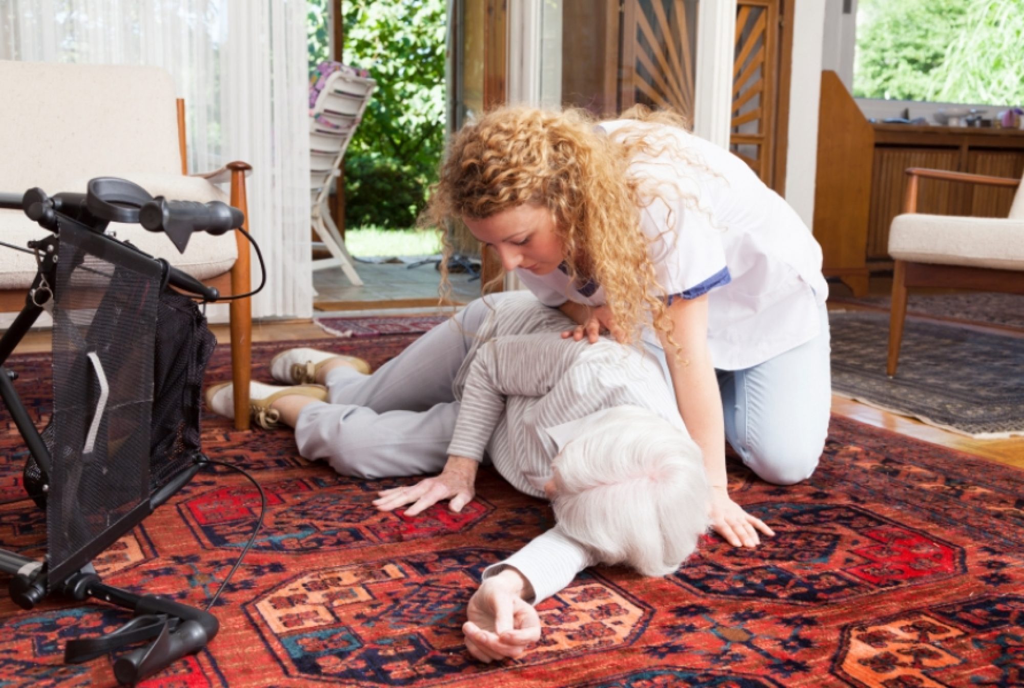 Acordarea primului ajutor la batrani – Sfaturi pentru gestionarea pericolelor