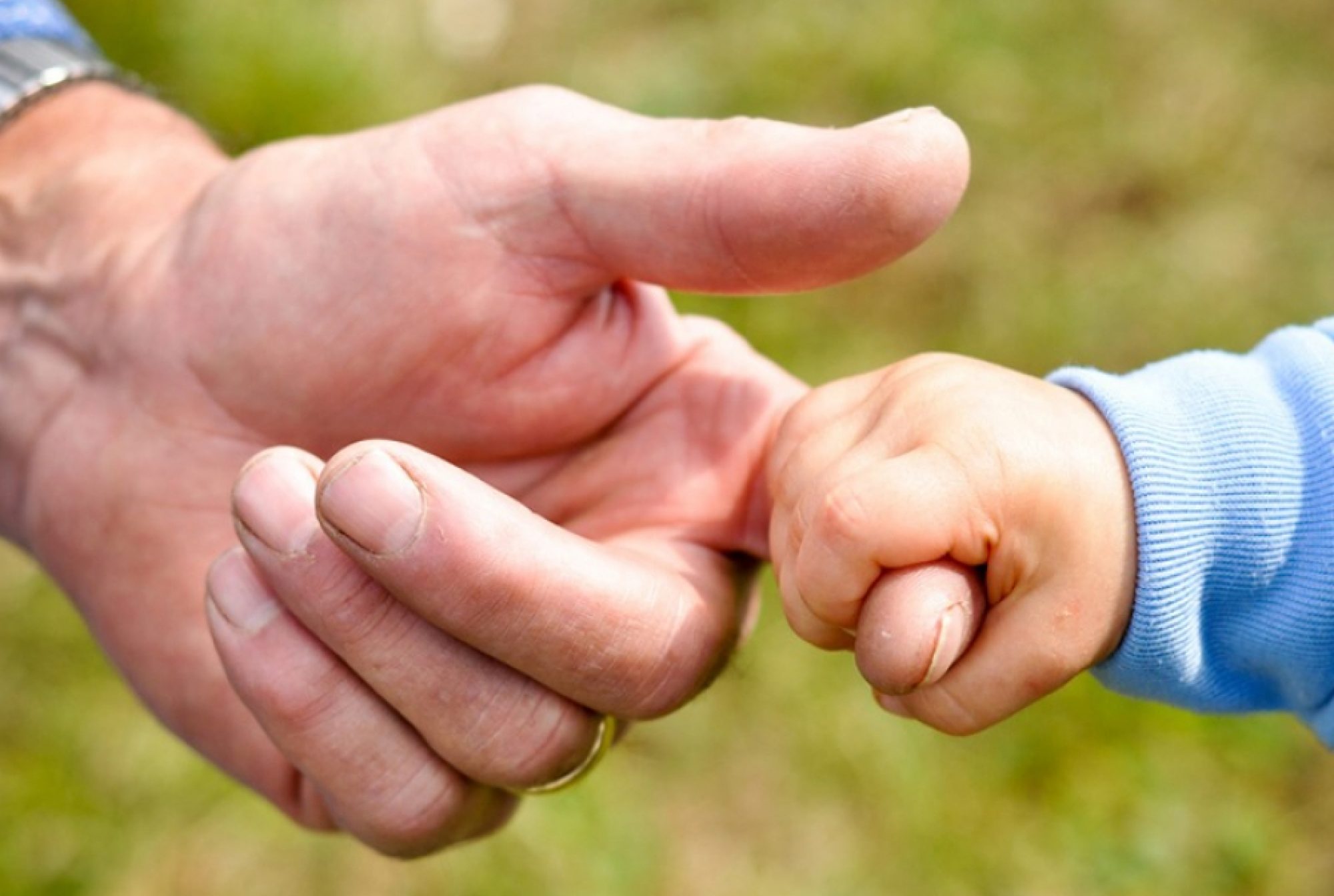 Relatia bunici-nepoti: Cum se explica aceasta iubire minunata, unica, speciala?