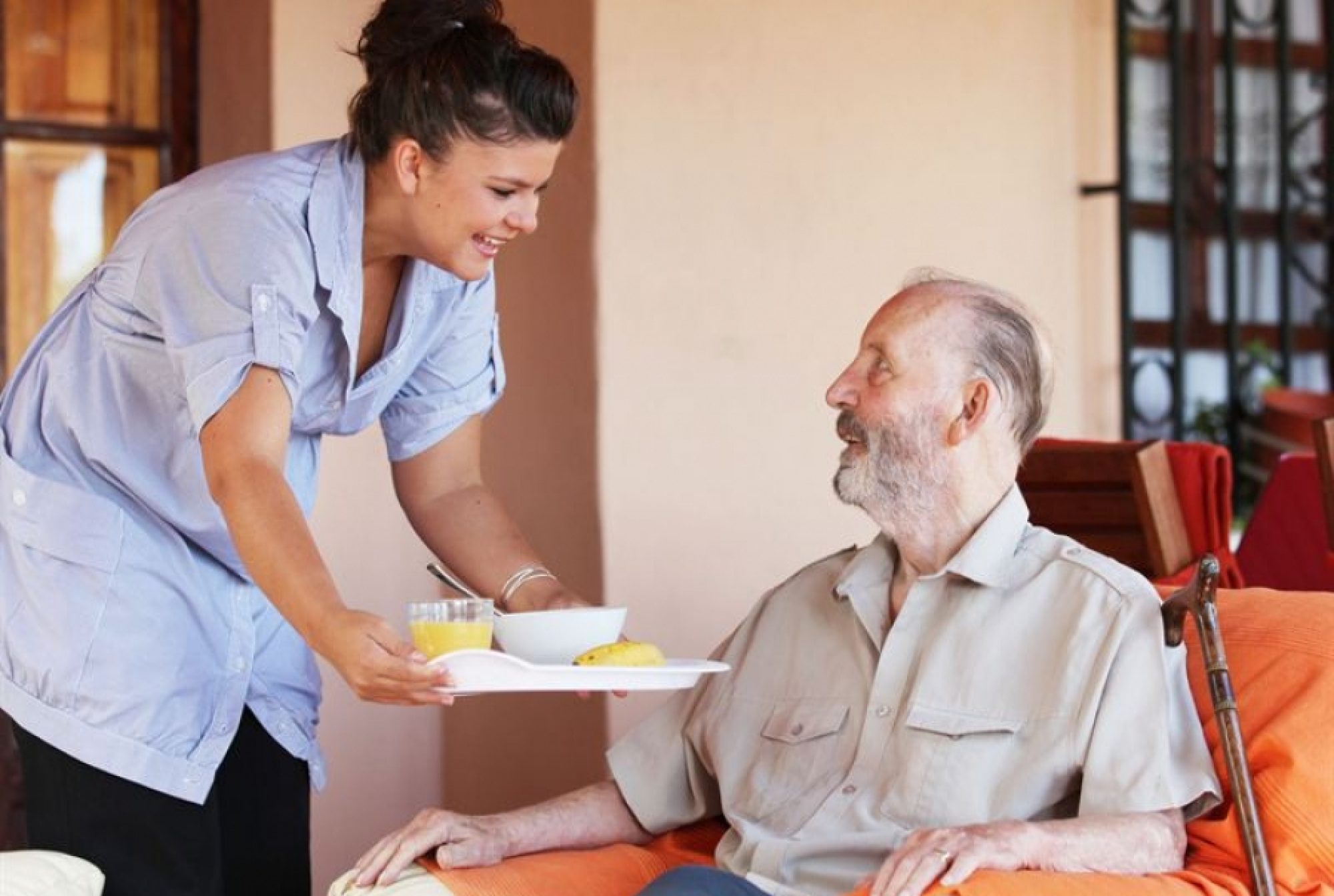 Servicii pentru varstnici: Calitati de apreciat la cine are in grija persoane in etate